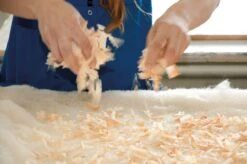 Wellness Zirbe Ganzjahresdecke Light -Schlafzimmerhausladen HEFEL Zirbe Manufaktur1 1280x1280