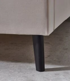 Leira -Schlafzimmerhausladen Leira Riviera 21 beige Detail Fuss 14382 23 1280x1280